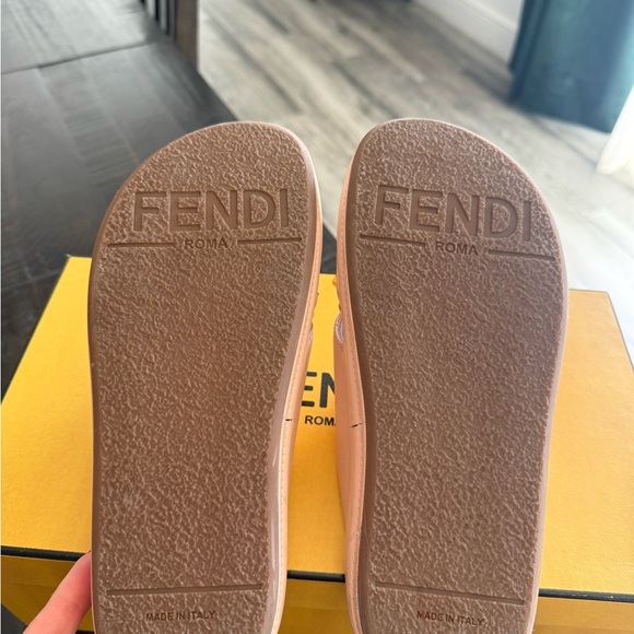 Fendi Women's Pink Slide Sandals - Picture 6 of 9